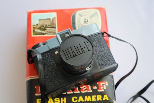 Diana flash camera rollfilm - f,